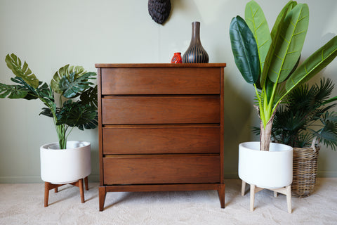 Peppler Furniture Co. 'The Hanover Line' Four-Drawer Highboy in Figured Walnut – Canada, c. 1960s