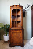 Antique Georgian Style Glazed Corner Cabinet in Figured burr Walnut – United Kingdom, Late 19th / Early 20th Century