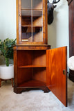 Antique Georgian Style Glazed Corner Cabinet in Figured burr Walnut – United Kingdom, Late 19th / Early 20th Century