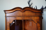 Antique Georgian Style Glazed Corner Cabinet in Figured burr Walnut – United Kingdom, Late 19th / Early 20th Century
