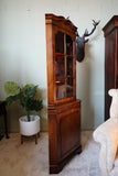 Antique Georgian Style Glazed Corner Cabinet in Figured burr Walnut – United Kingdom, Late 19th / Early 20th Century