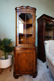 Antique Georgian Style Glazed Corner Cabinet in Figured burr Walnut – United Kingdom, Late 19th / Early 20th Century