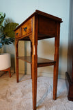 Edwardian Side Table with Burr Drawers in Solid Oak – United Kingdom, Edwardian Era (c. 1900-1910)
