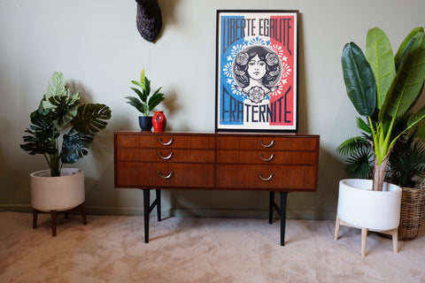 Meredew 6-Drawer Sideboard in Teak – United Kingdom, 1960s