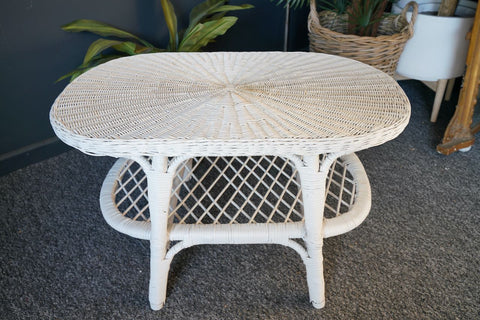 White wicker outlet coffee table
