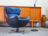 Mid Century Arne Jacobsen Style Chairs Egg Swivel Chair In Black Vinyl - erfmann-vintage