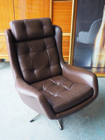 Mid Century Retro Dark Brown Vinyl/Leatherette Swivel Egg Chair - erfmann-vintage