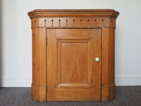 Victorian Plate Warming Cupboard or "Huffer" in Pine - erfmann-vintage
