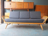 Design Classic Ercol Day-Bed or Studio Couch in Grey Wool Upholstery - erfmann-vintage